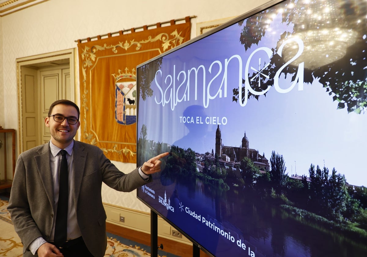 El concejal Ángel Fernández Silva durante la presentación de la nueva campaña de promoción de Turismo de Salamanca en Madrid.