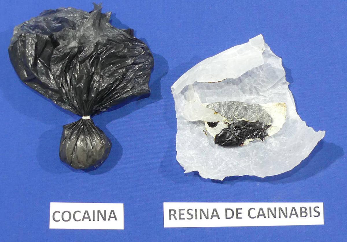 Detenido tras intervenirle cocaína y resina de cannabis escondidas entre la ropa