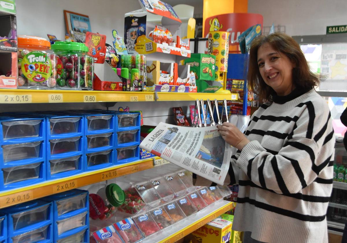 Marta Gil en su quiosco ubicado en Santa Marta.