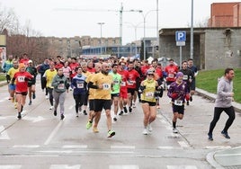 Corredores participan en la carrera del ictus