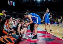 Andrea Vilaró, en un gesto muy deportivo durante la final de este domingo.