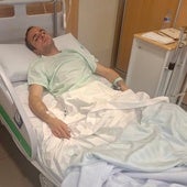 Damián Castaño, en la cama de la clínica de La Fraternidad de Madrid, donde se recupera de la cornada.