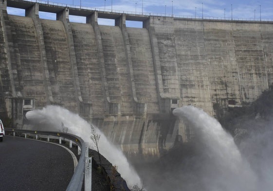 La presa de Irueña durante un momento de extracción de agua