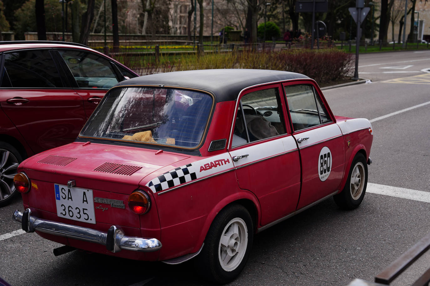 Una joya automovilística en las calles de Salamanca