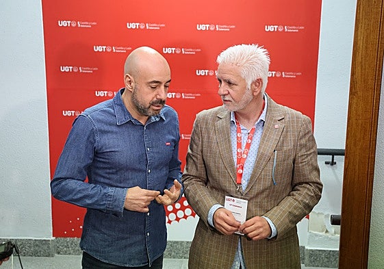 Óscar Lobo junto a Marcelino Muñoz en el congreso de este viernes.