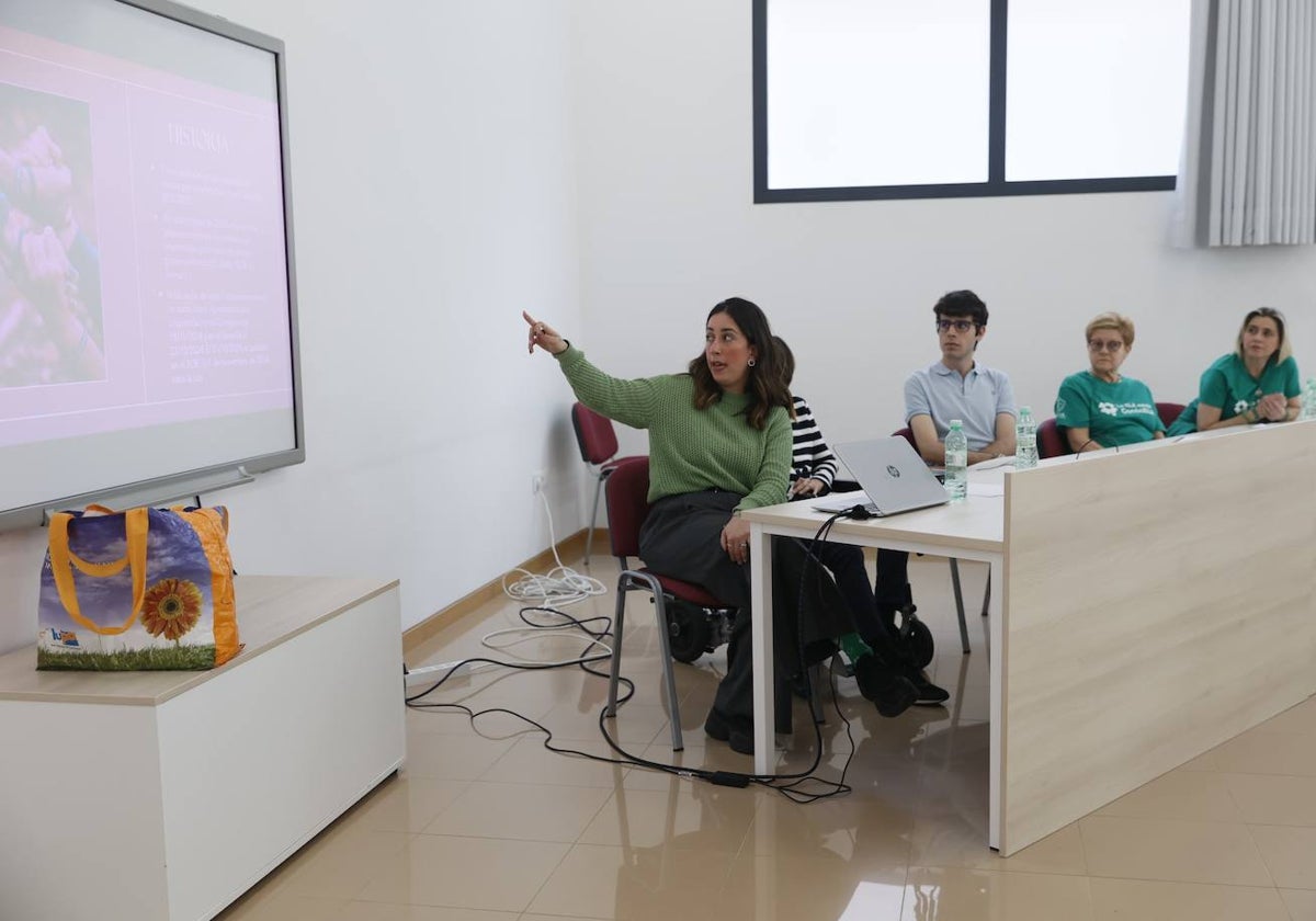 Mesa de participantes en la jornada de divulgación sobre la ELA.