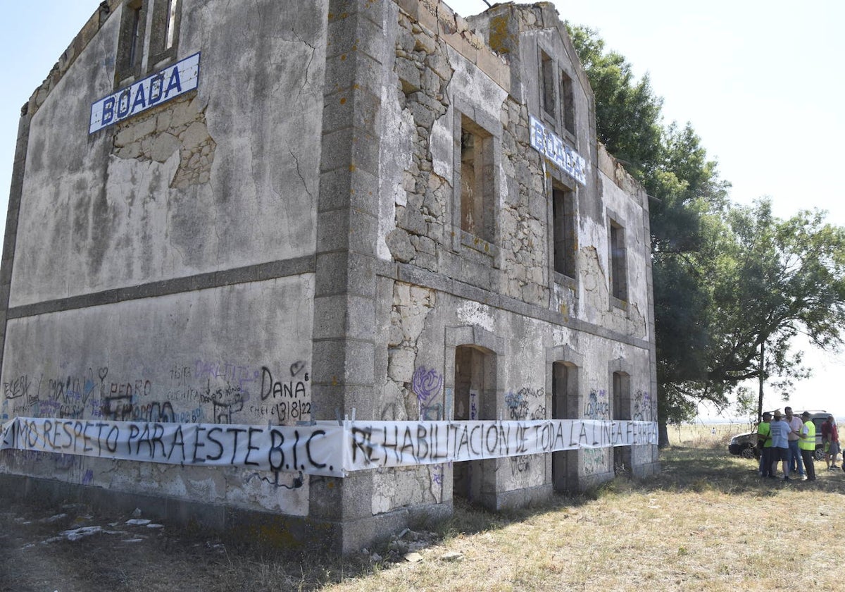 Estación de tren de Boada, en estado de abandono.