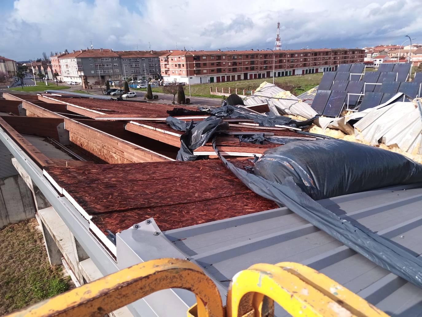 Ciudad Rodrigo inicia la reparación de la cubierta de a piscina