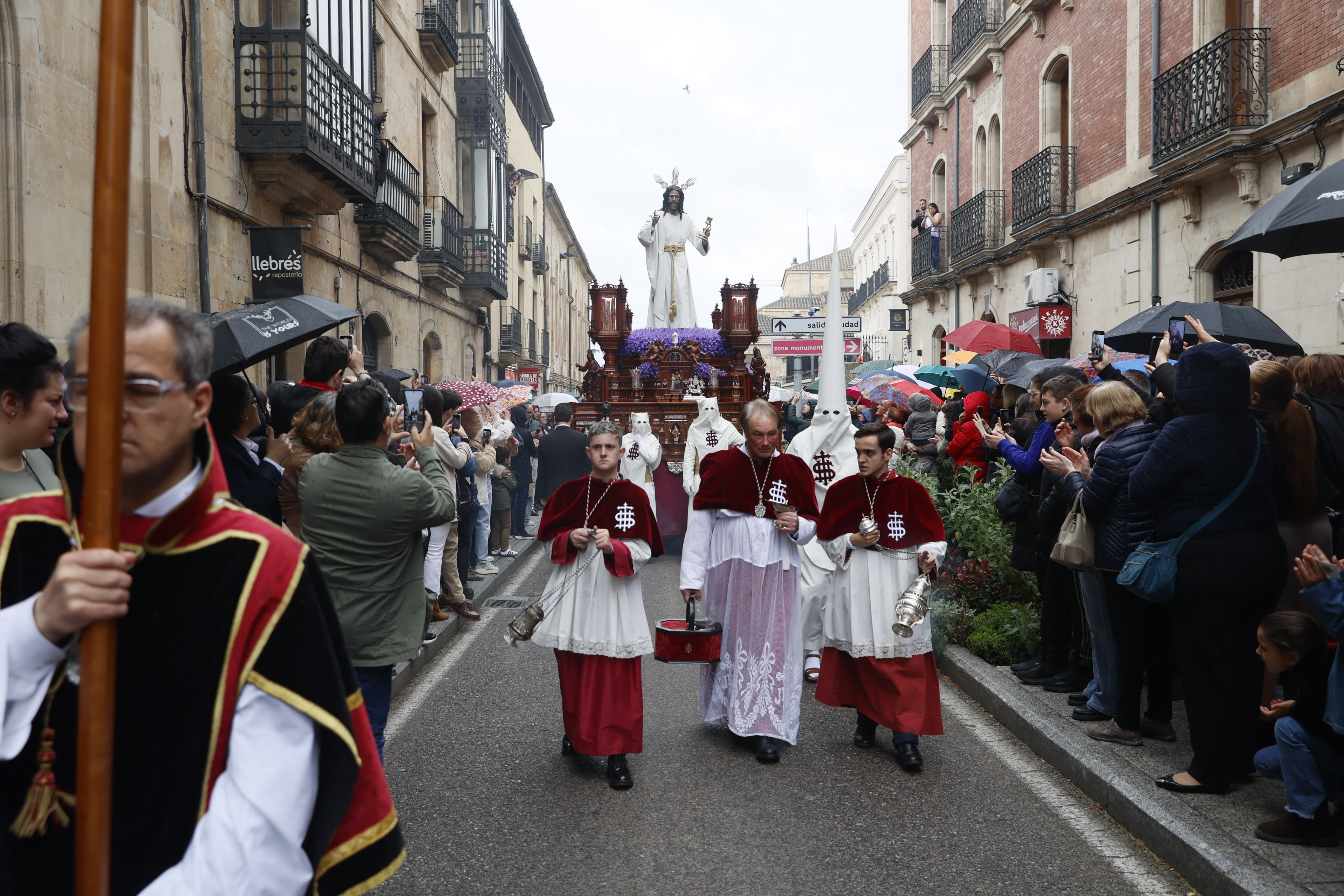 La procesión de Nuestro Padre Jesús de la Redención, en imágenes