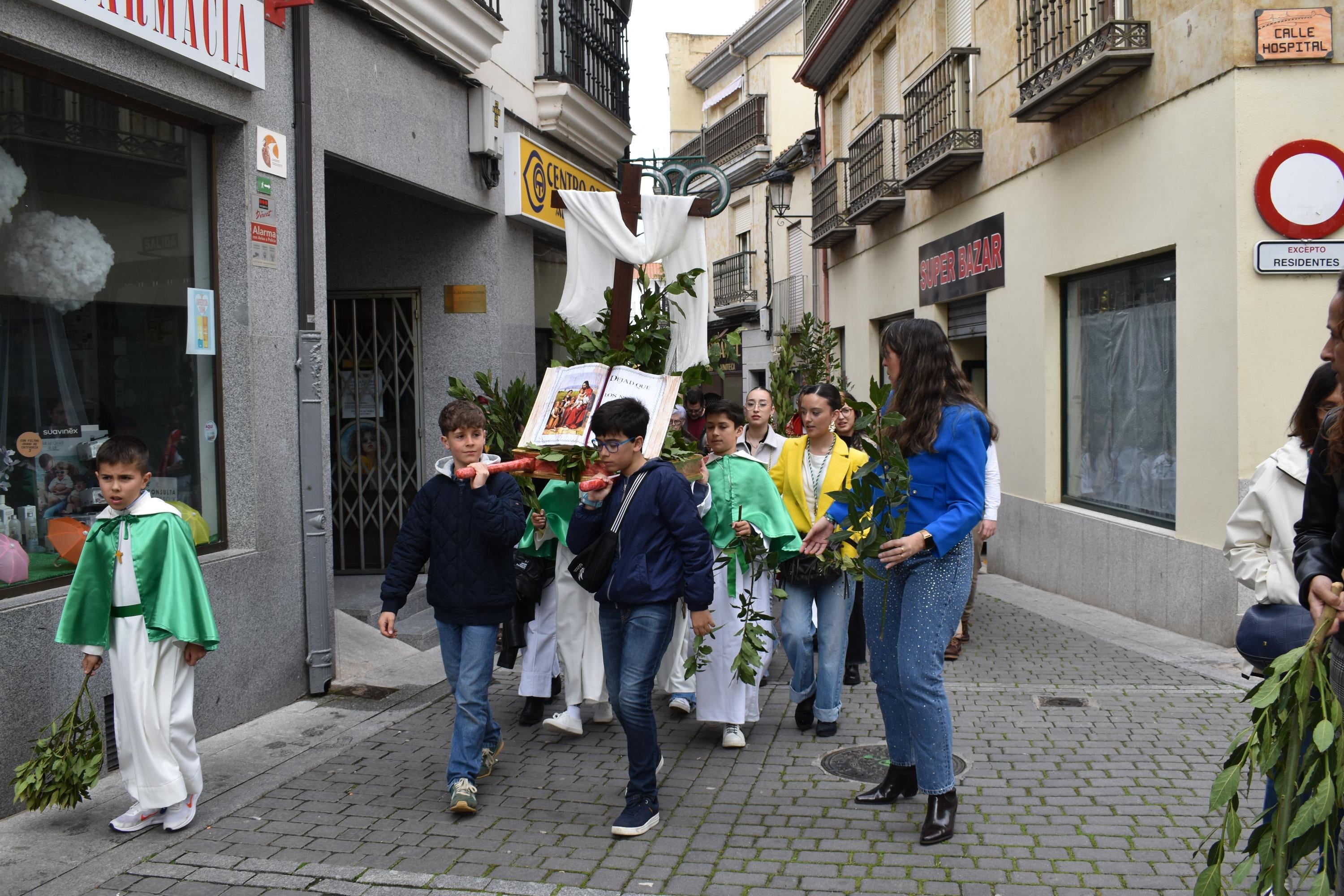 Los niños de Alba de Tormes protagonizan el Domingo de Ramos