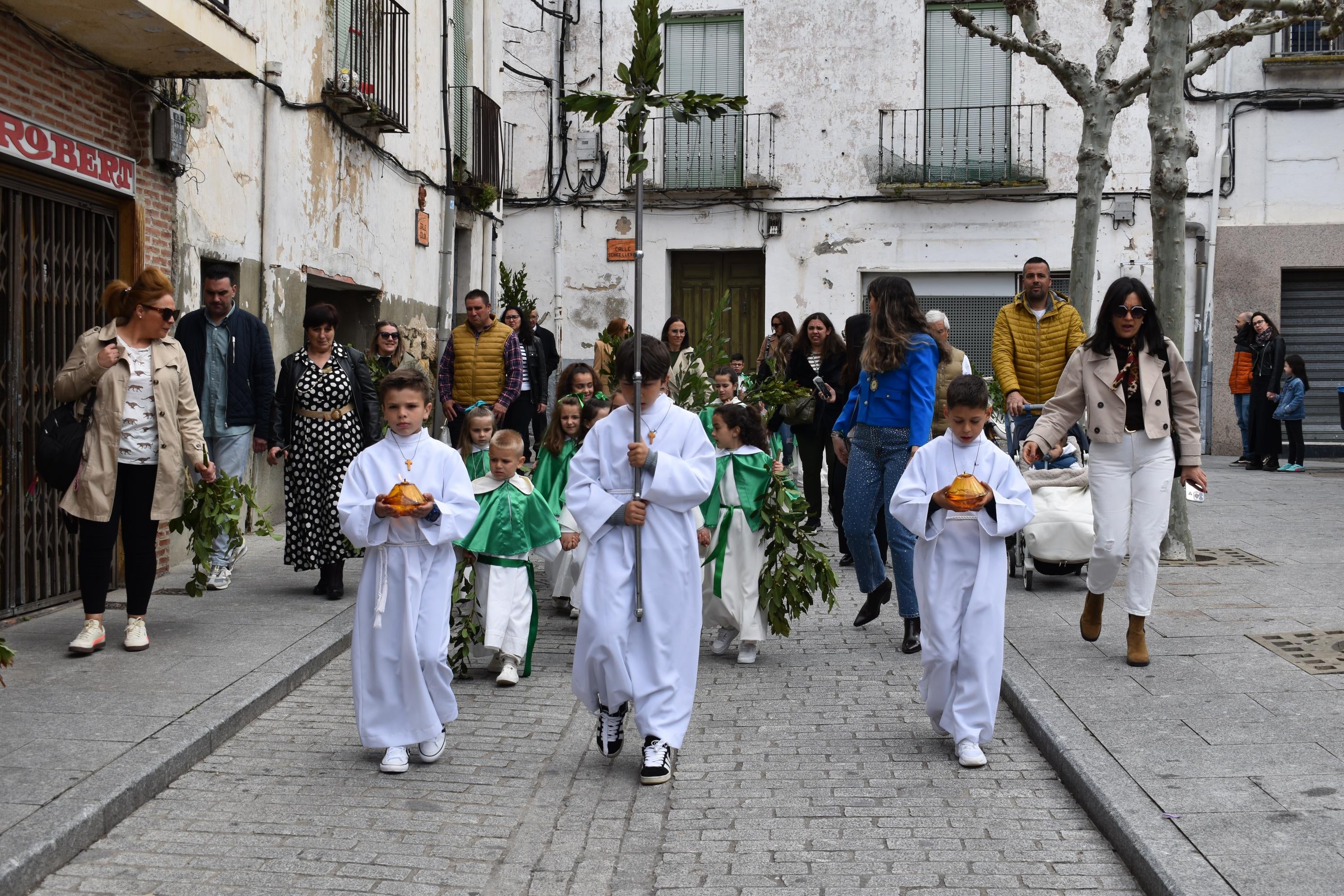 Los niños de Alba de Tormes protagonizan el Domingo de Ramos
