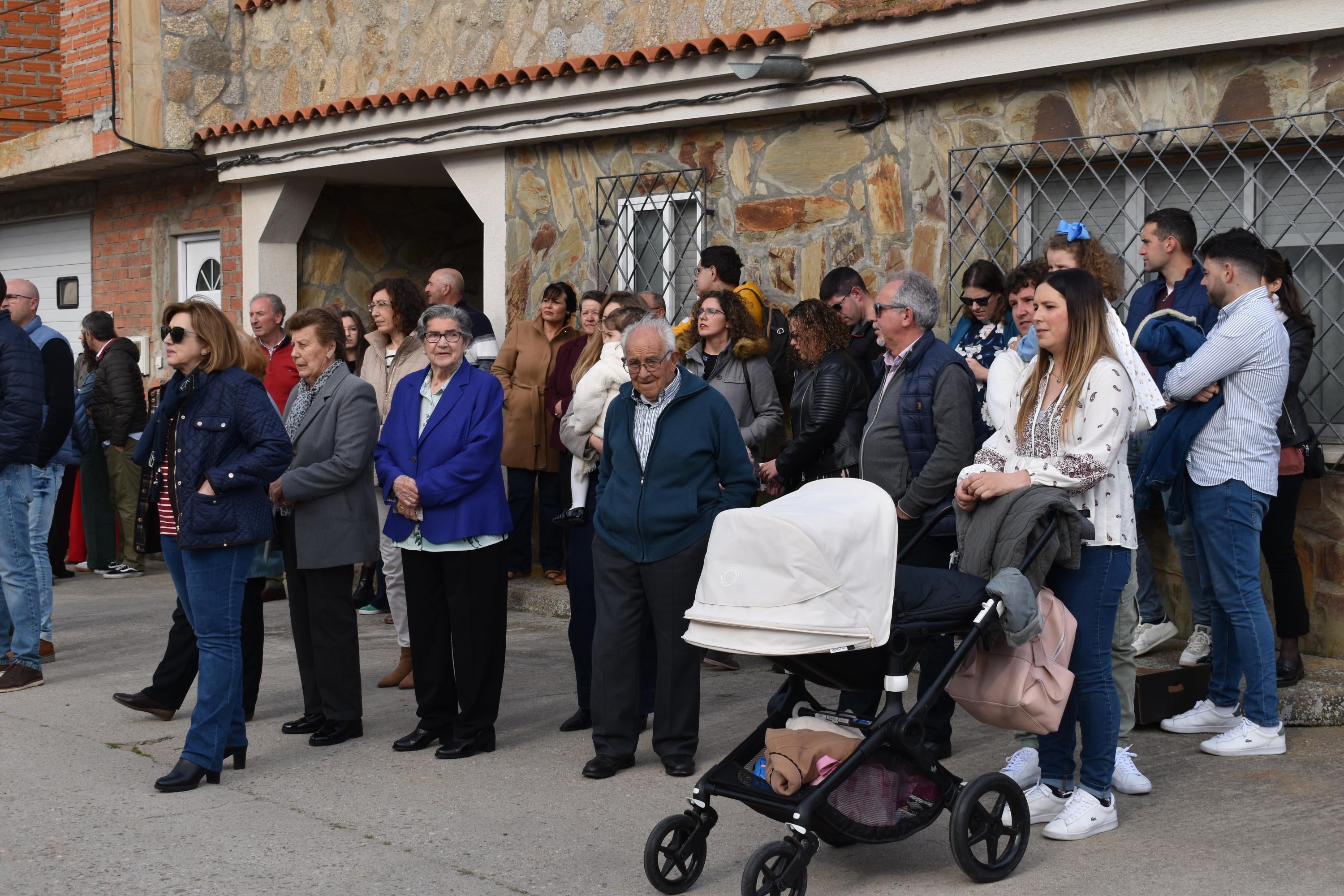 Confusión y emoción para elegir la primera mujer mayordoma en Navales