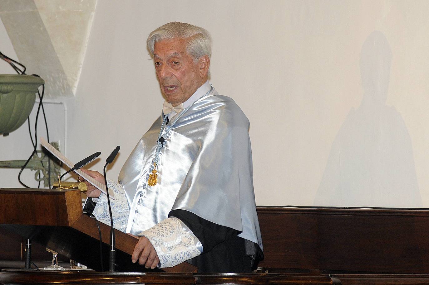 Una investidura con legado: así fue el homenaje de la Universidad a Vargas Llosa, honoris causa en 2015