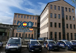 Varios coches de la Policía Nacional.