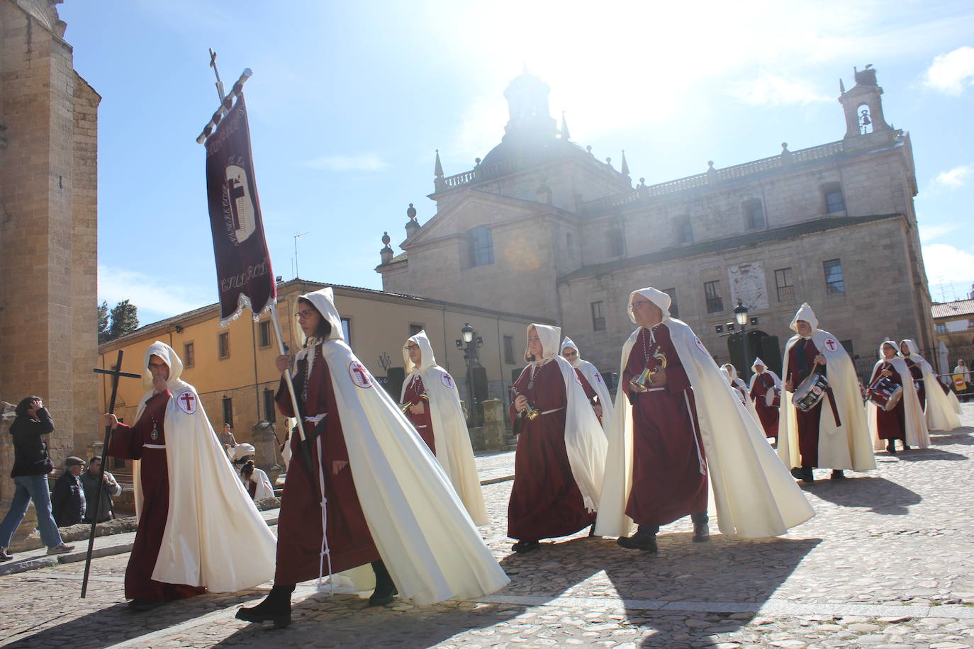 La Santa Cruz arroja luz sobre el cielo de Ciudad Rodrigo