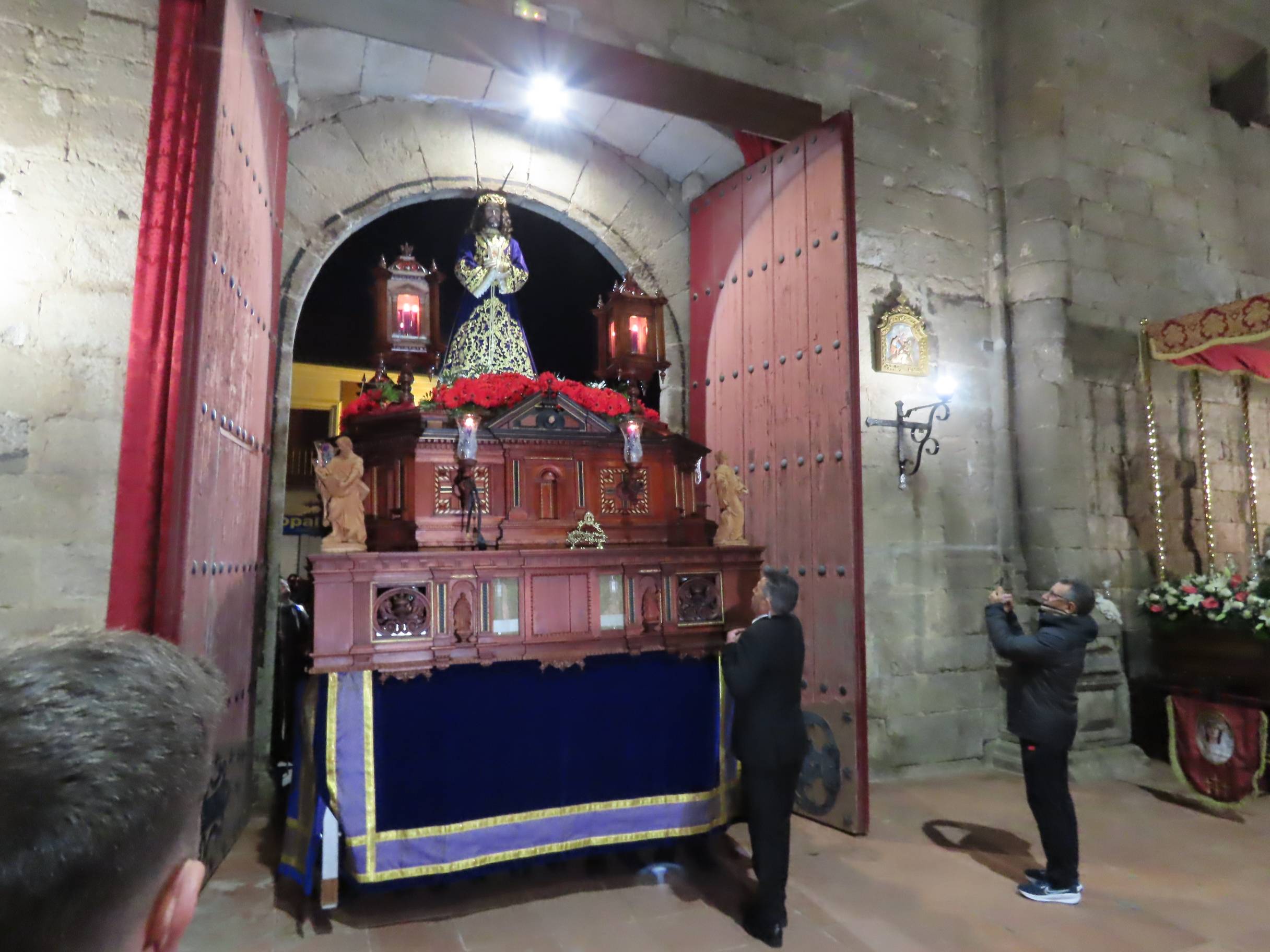 La emoción arranca aplausos en la procesión del Nazareno de Peñaranda de Bracamonte
