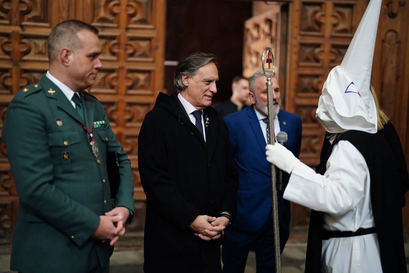 La procesión de la Hermandad de Nuestro Padre Jesús del Vía Crucis, en imágenes
