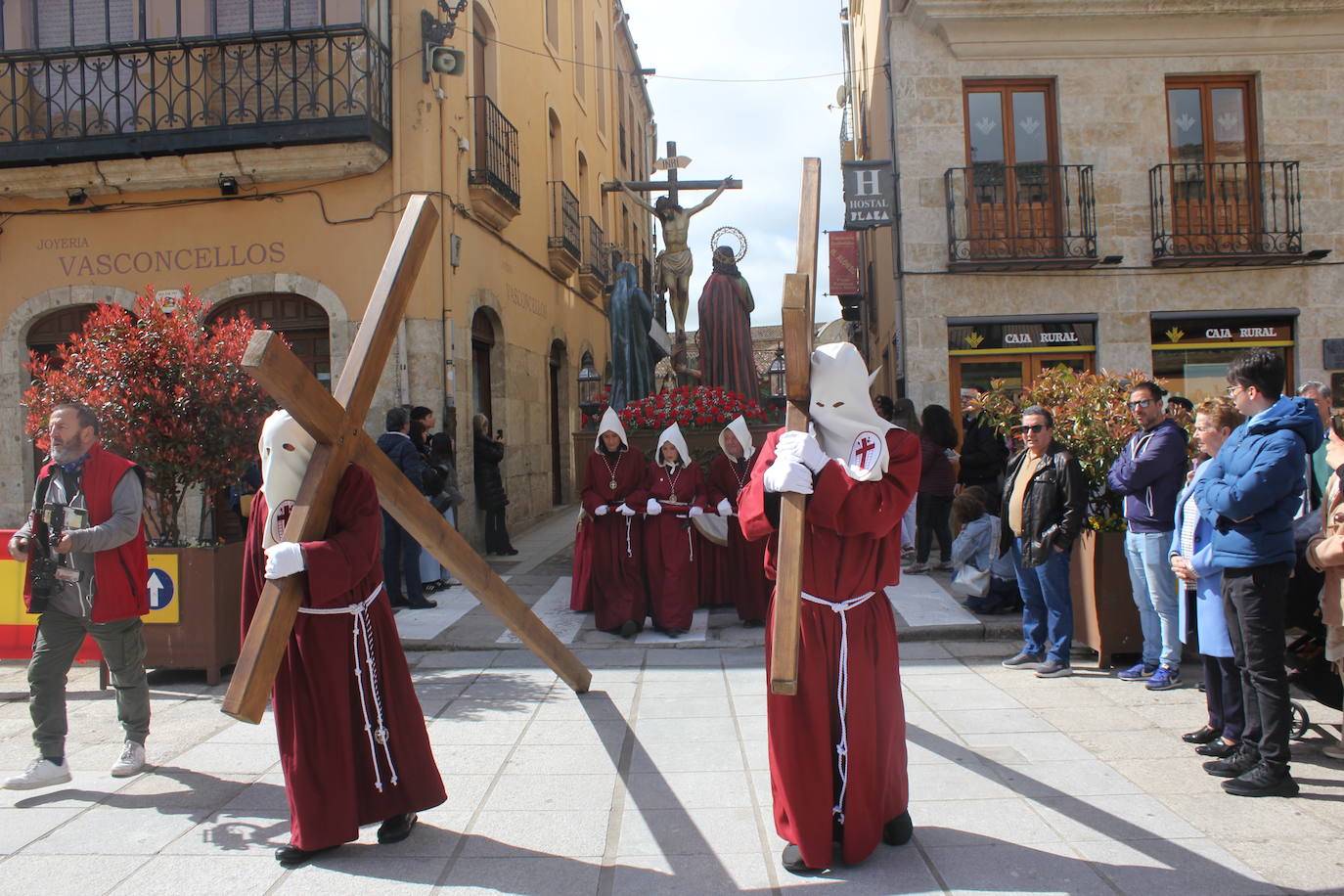 La Santa Cruz arroja luz sobre el cielo de Ciudad Rodrigo