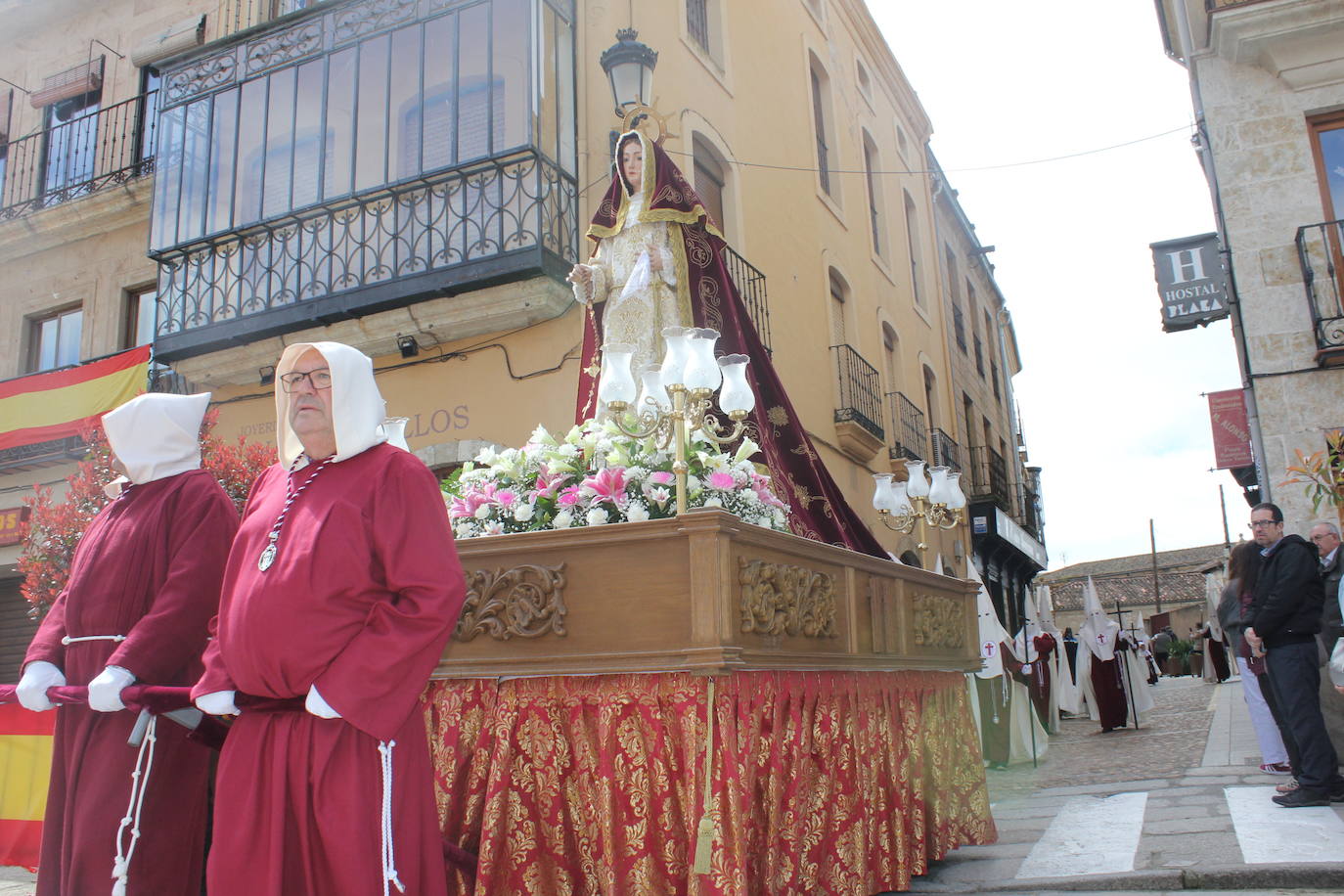 La Santa Cruz arroja luz sobre el cielo de Ciudad Rodrigo
