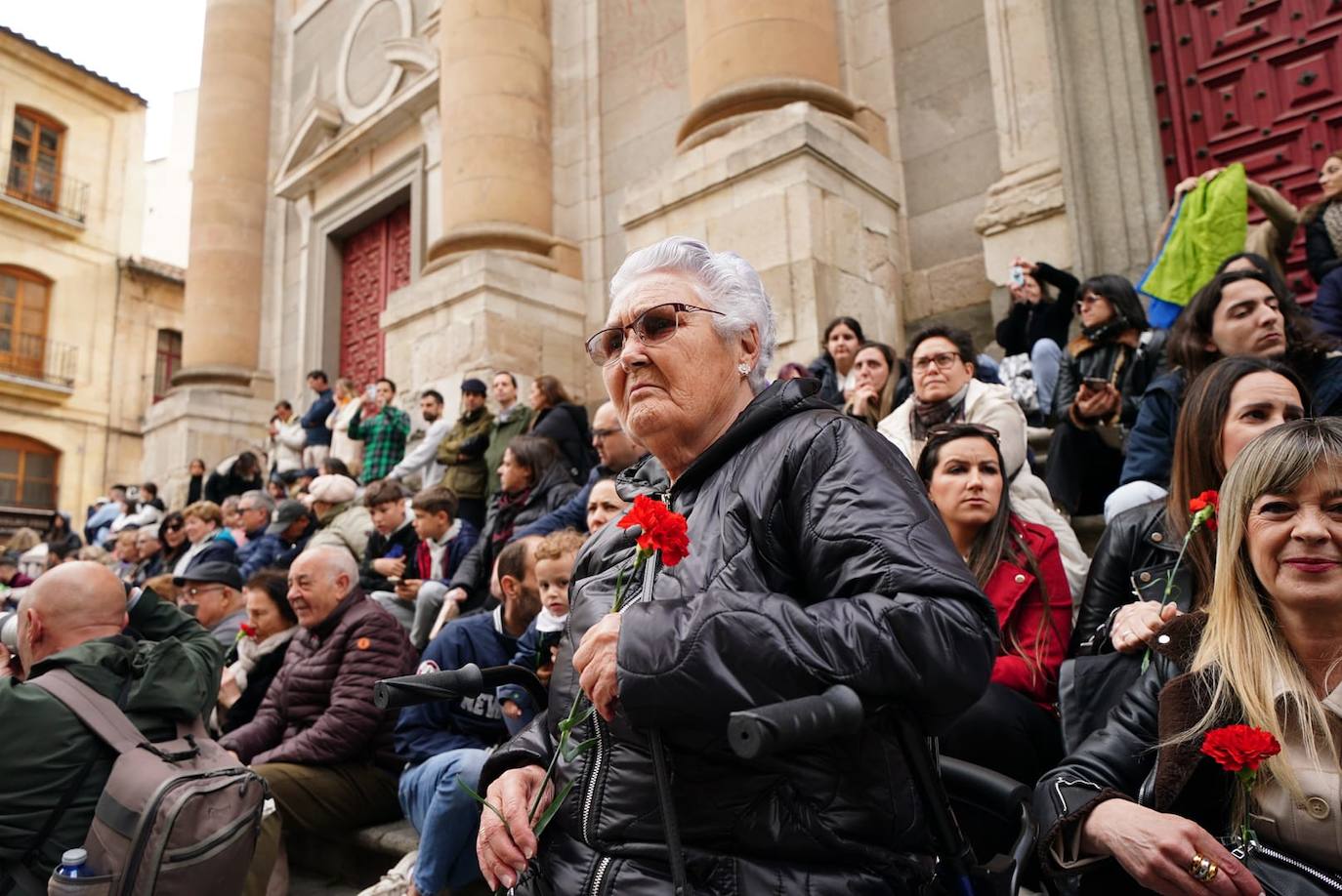 La procesión de la Hermandad de Nuestro Padre Jesús del Vía Crucis, en imágenes