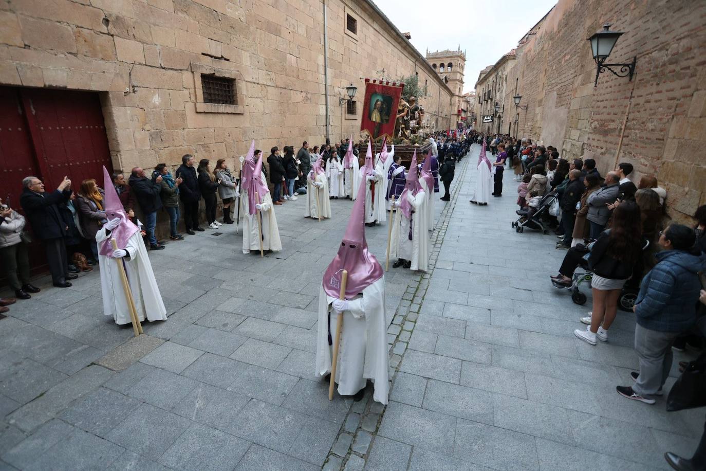 La procesión de la Seráfica Hermandad, en imágenes