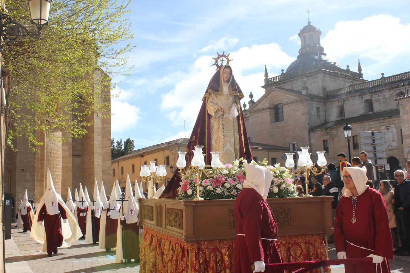 La Santa Cruz arroja luz sobre el cielo de Ciudad Rodrigo