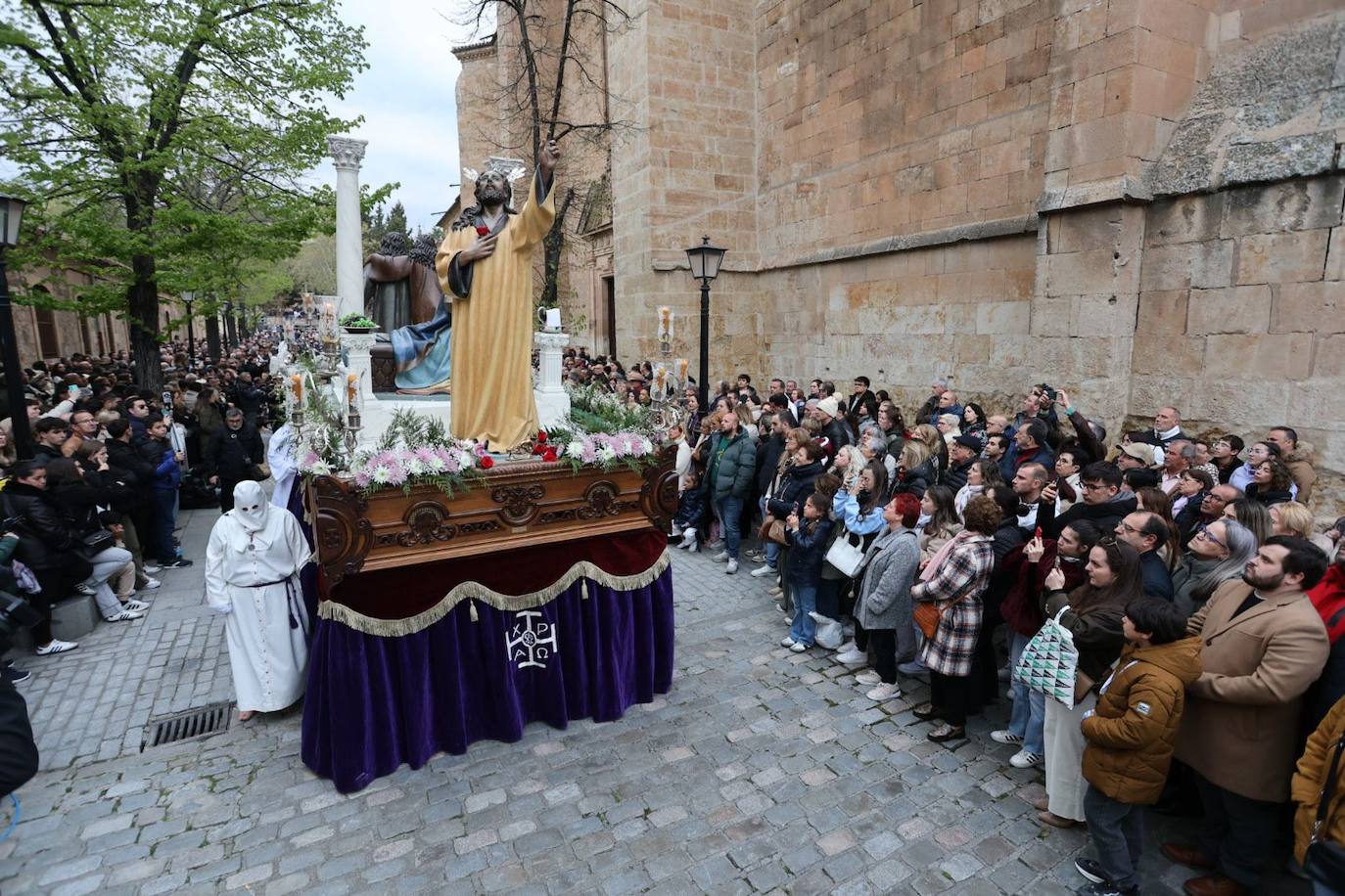 La procesión de la Seráfica Hermandad, en imágenes
