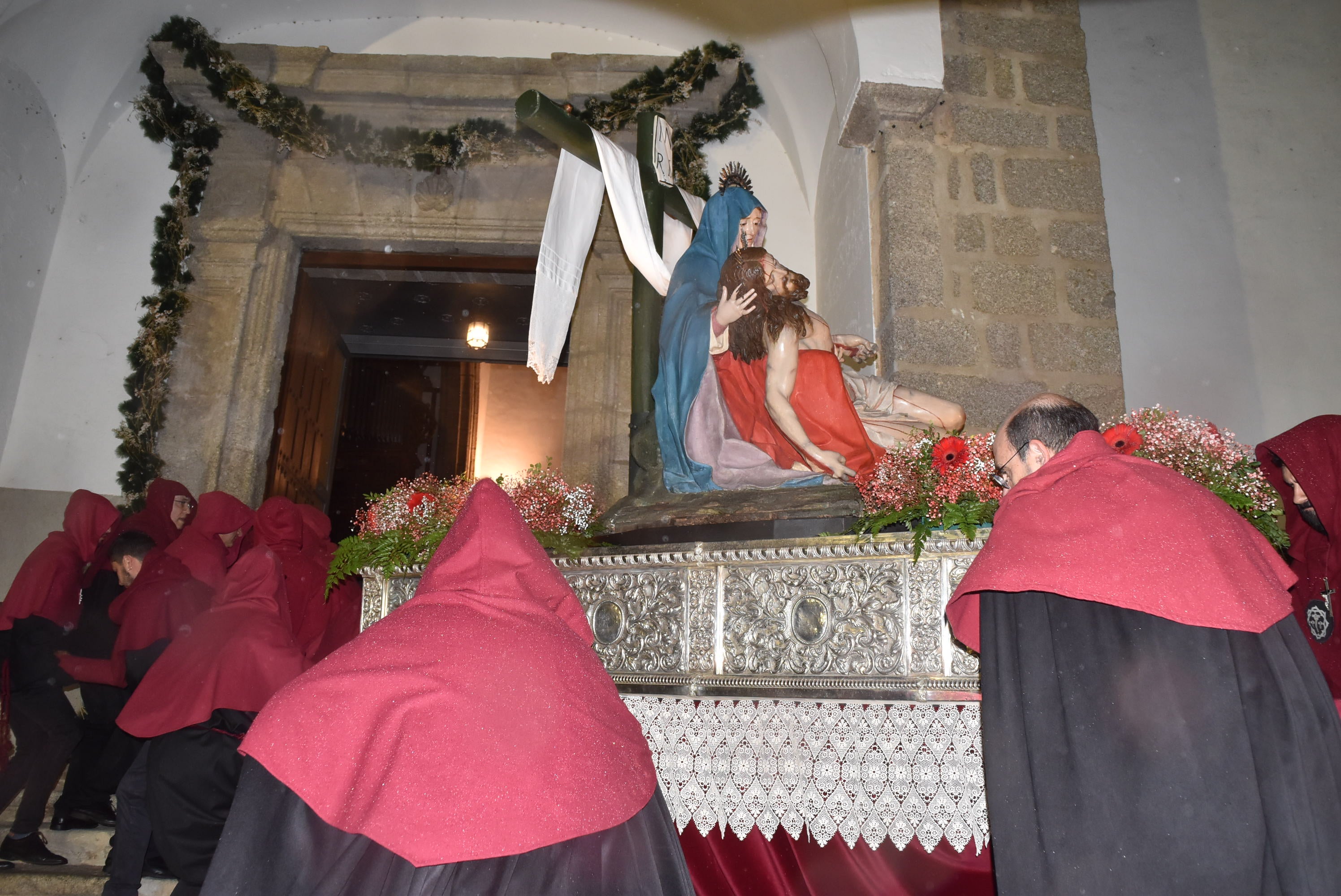 La lluvia acorta la procesión de la Virgen de las Angustias en Béjar