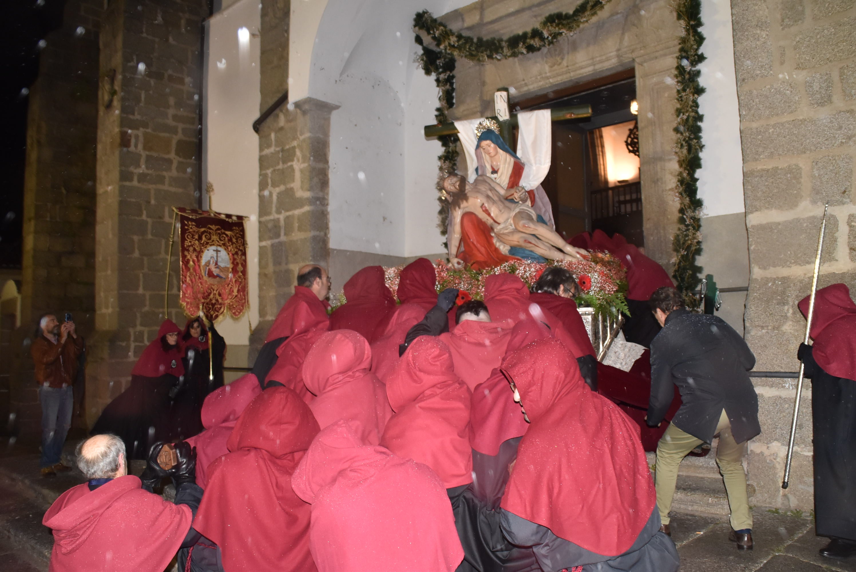 La lluvia acorta la procesión de la Virgen de las Angustias en Béjar