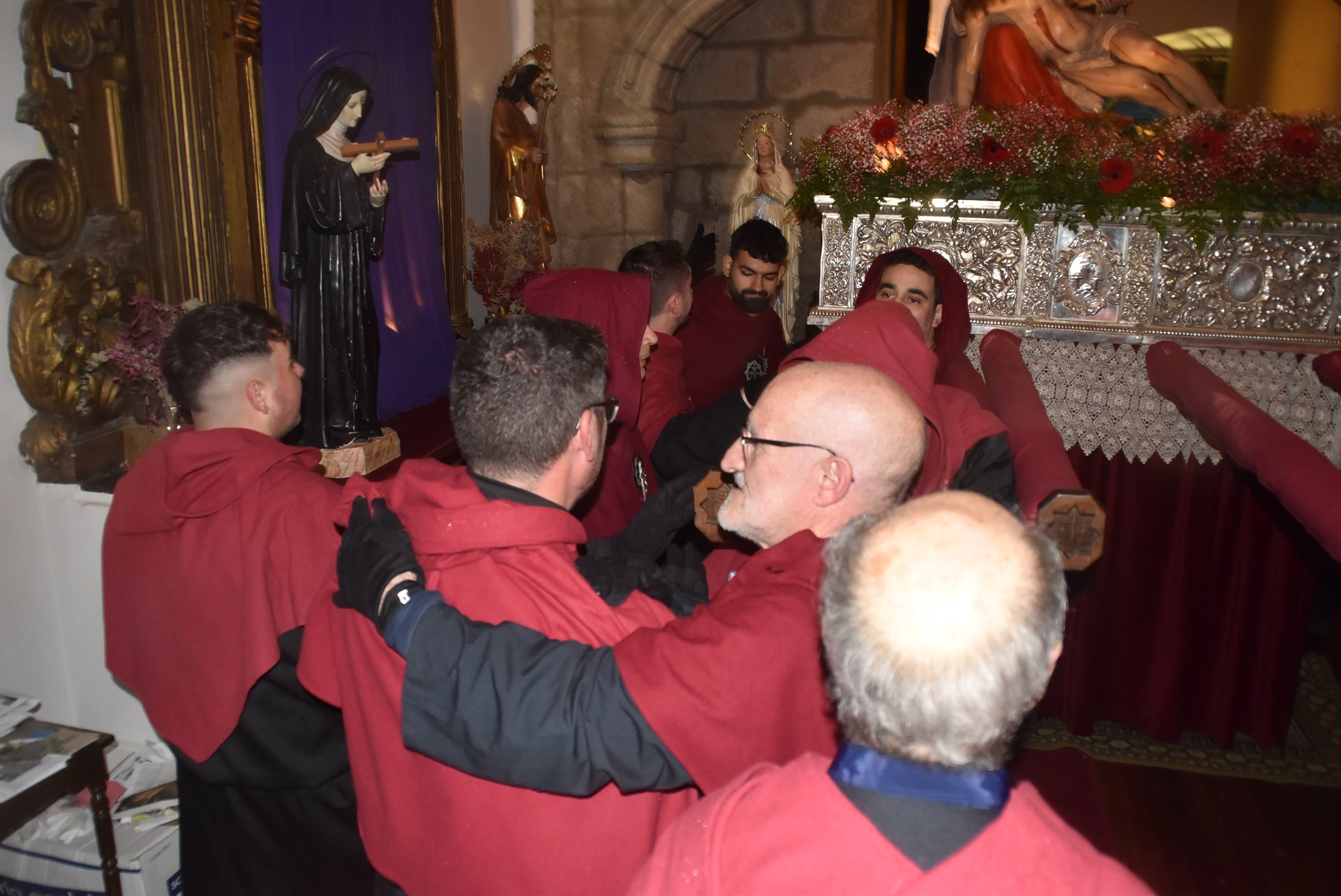 La lluvia acorta la procesión de la Virgen de las Angustias en Béjar