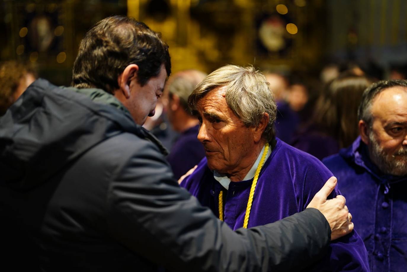 La lluvia obliga a suspender las cuatro procesiones del Viernes Santo y desata las lágrimas de los congregantes