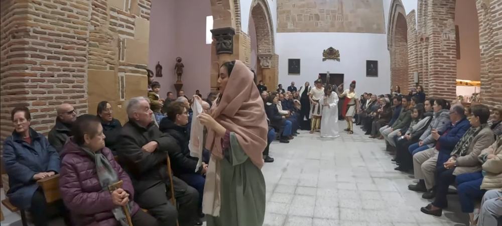 Dedicación, talento y fervor en el vía crucis viviente de Paradinas de San Juan