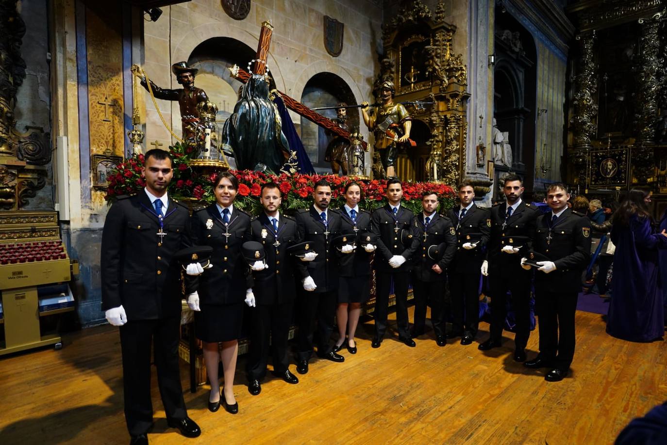 La lluvia obliga a suspender las cuatro procesiones del Viernes Santo y desata las lágrimas de los congregantes