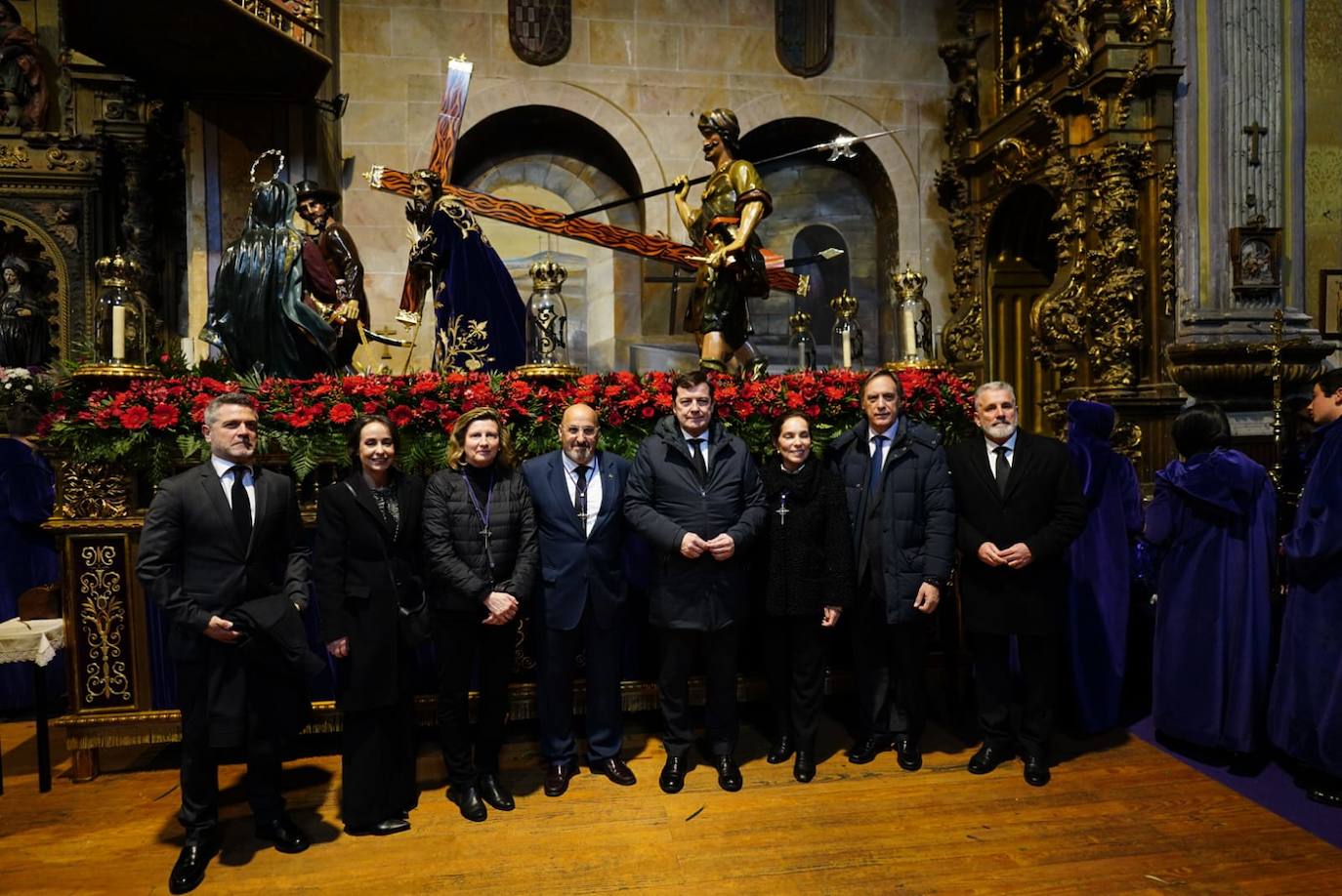 La lluvia obliga a suspender las cuatro procesiones del Viernes Santo y desata las lágrimas de los congregantes