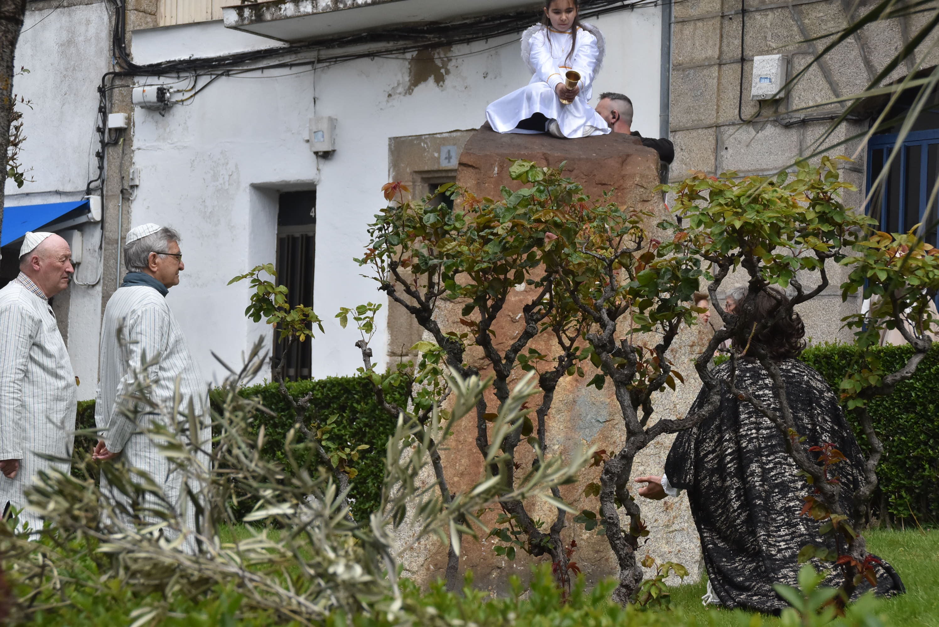 Béjar reta a la lluvia y escenifica la sentencia de Jesús en la Plaza Mayor