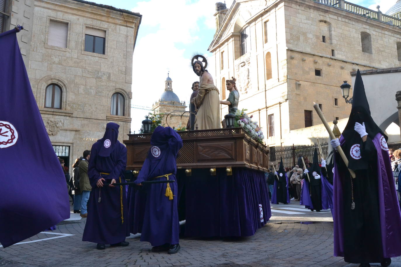 El Santo Entierro recorre Ciudad Rodrigo entre devoción y emoción