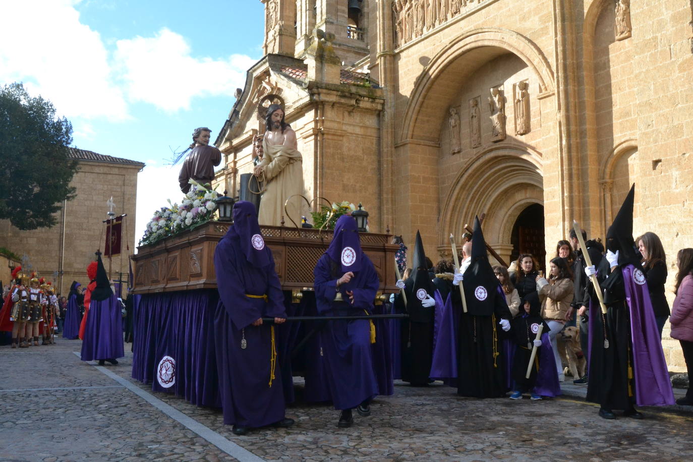 El Santo Entierro recorre Ciudad Rodrigo entre devoción y emoción