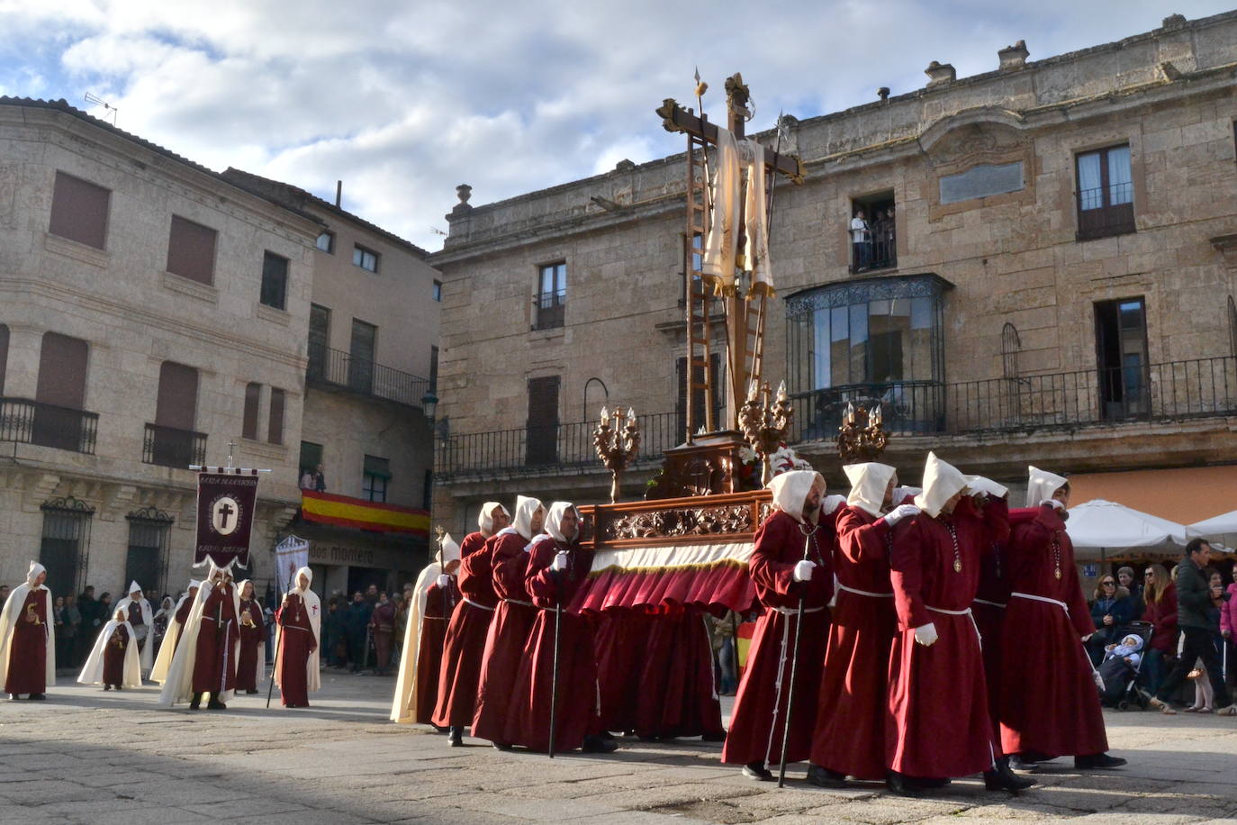 El Santo Entierro recorre Ciudad Rodrigo entre devoción y emoción