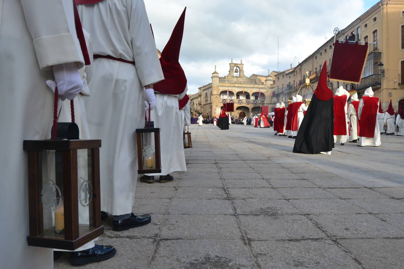 El Santo Entierro recorre Ciudad Rodrigo entre devoción y emoción