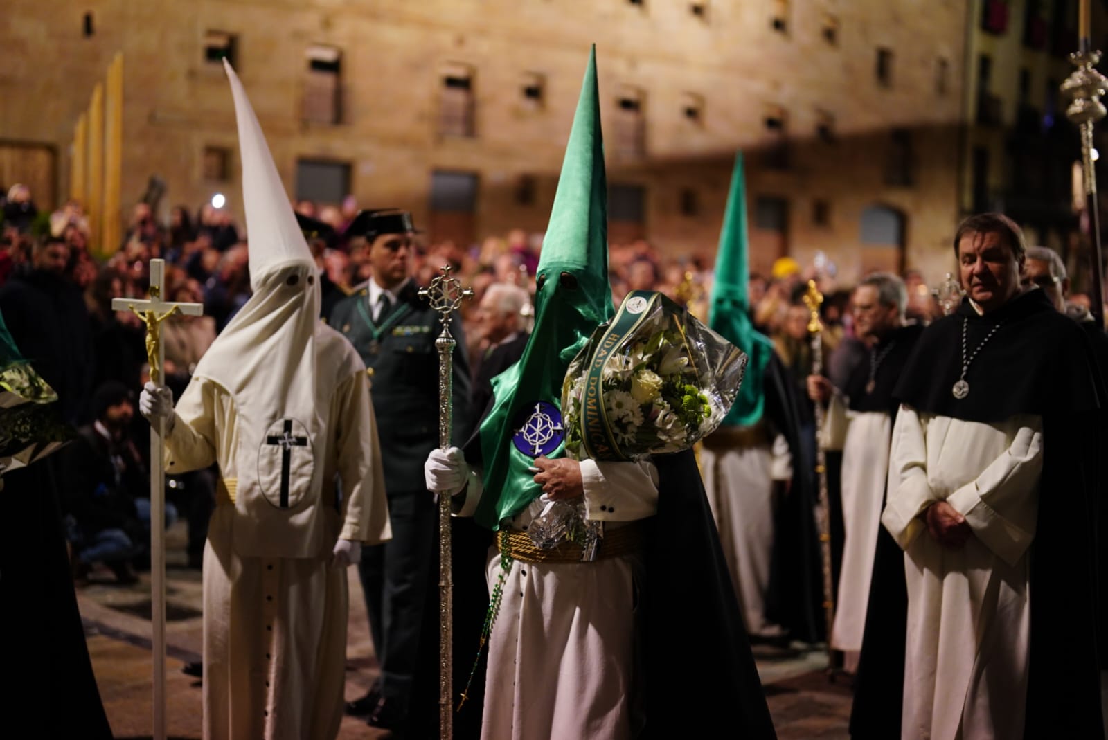 La procesión de la Hermandad Dominicana, en imágenes