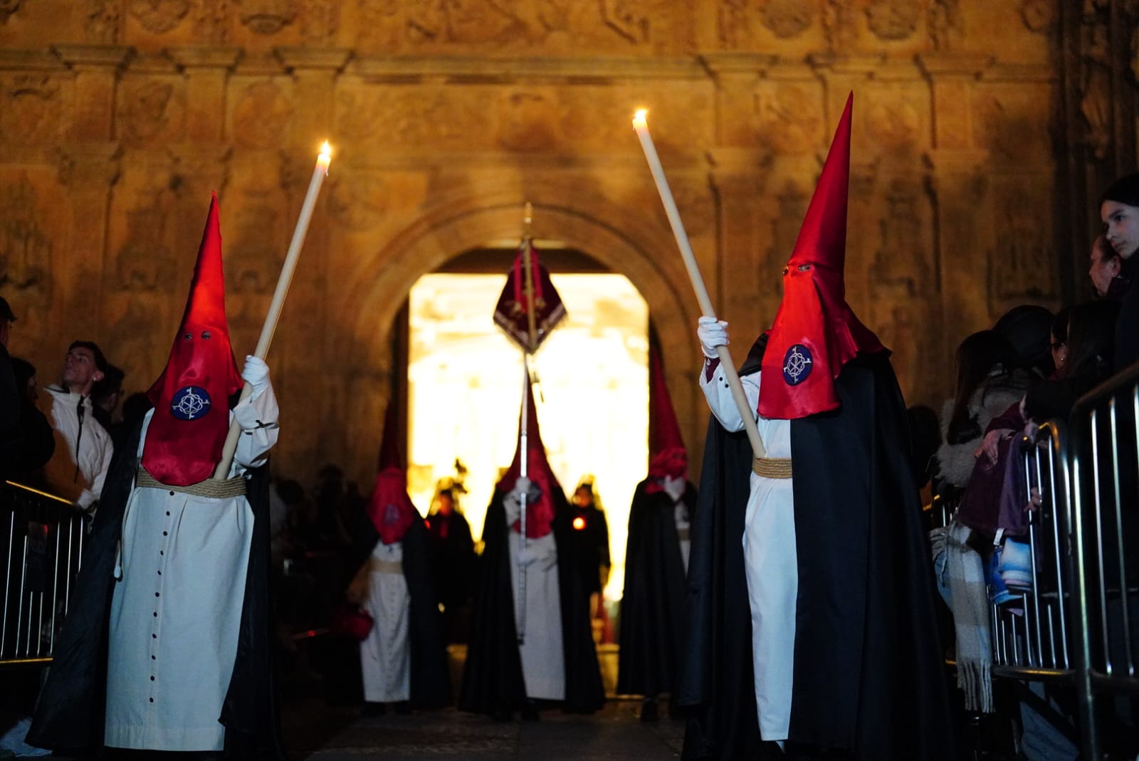 La procesión de la Hermandad Dominicana, en imágenes