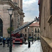 Imagen de la intervención acometida por los Bomberos en el Palacio de Monterrey.