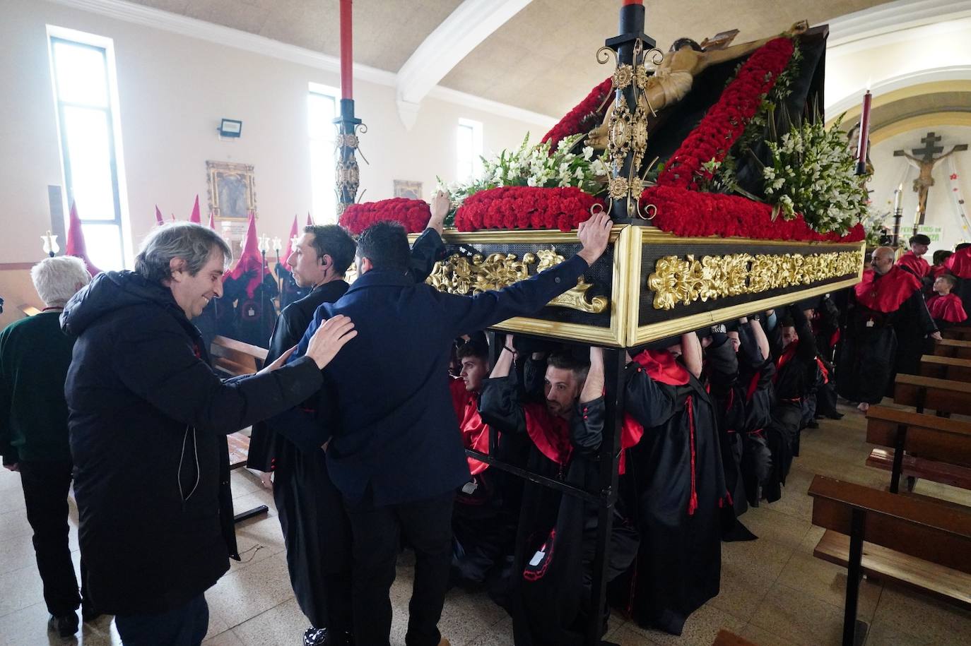 La procesión del Cristo de la Vela, en imágenes