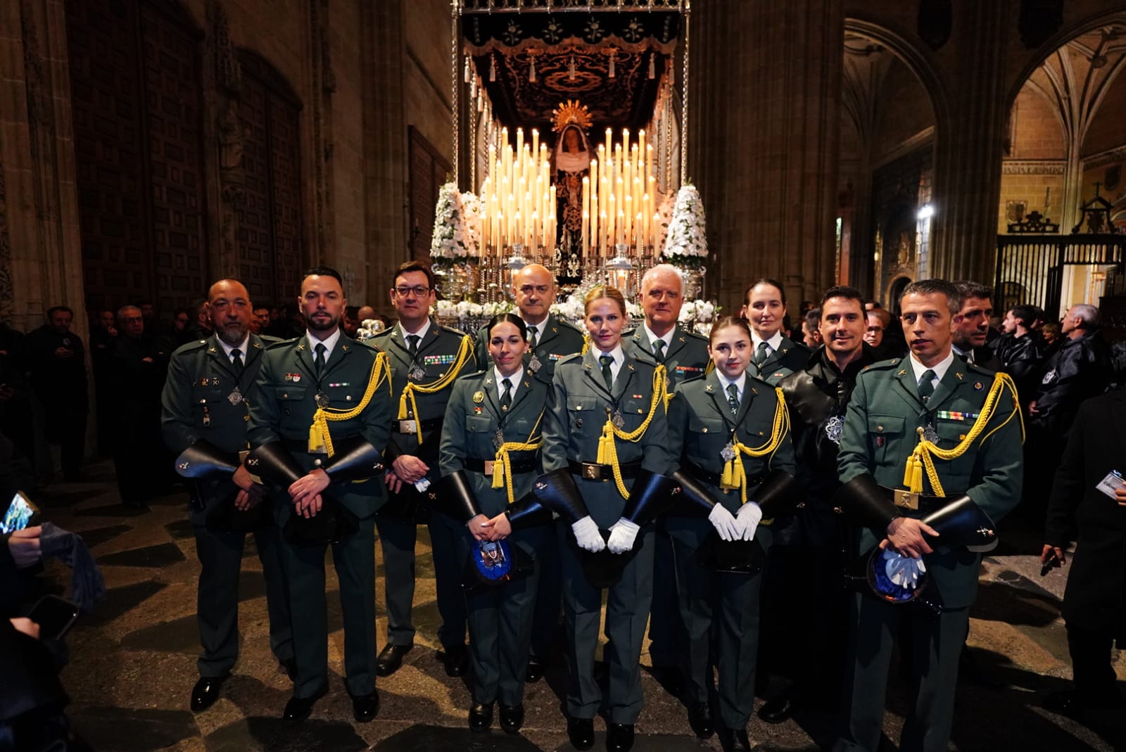 El &#039;cortejo&#039; de Nuestra Señora de la Soledad en la Catedral Nueva, en imágenes
