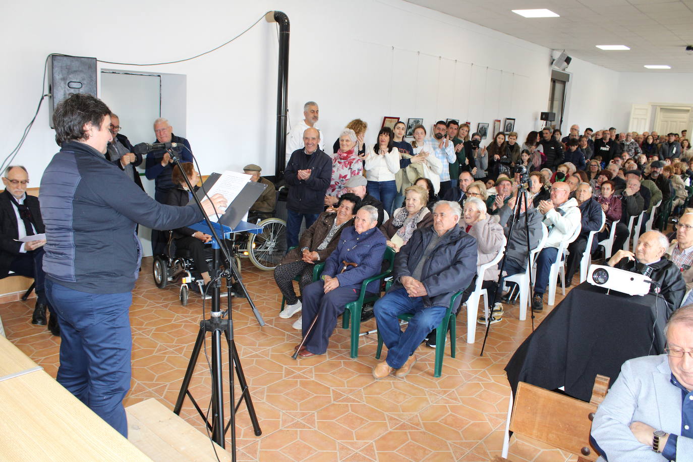 Bercimuelle se reencuentra en el centenario de su escuela