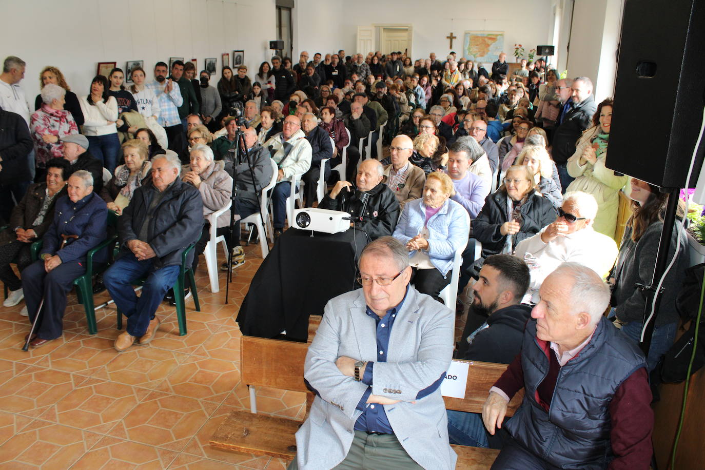 Bercimuelle se reencuentra en el centenario de su escuela