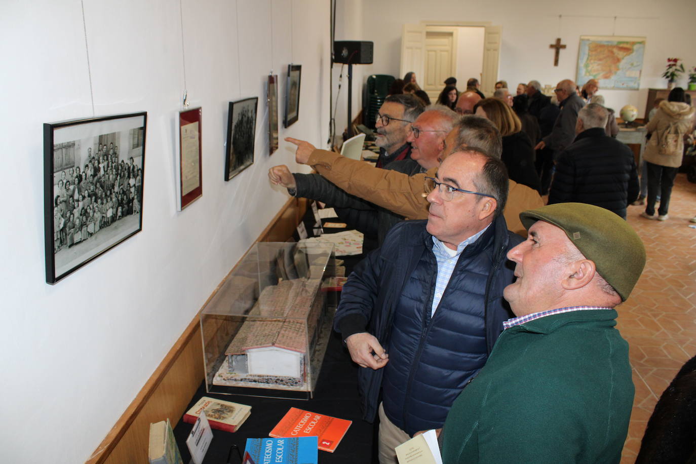 Bercimuelle se reencuentra en el centenario de su escuela