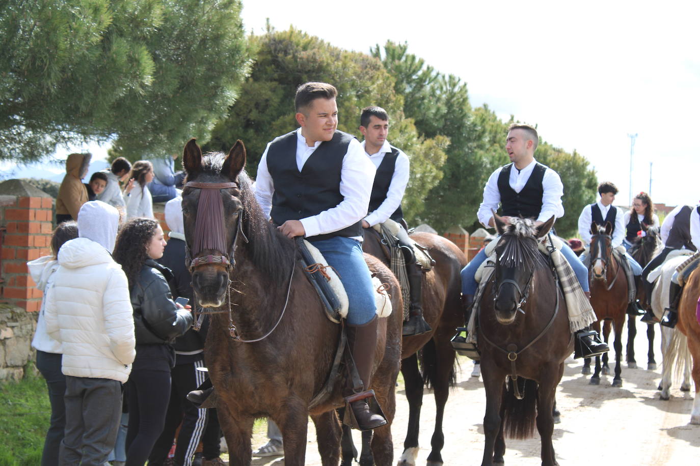 Los quintos de Cespedosa de Tormes celebran la carrera de cintas
