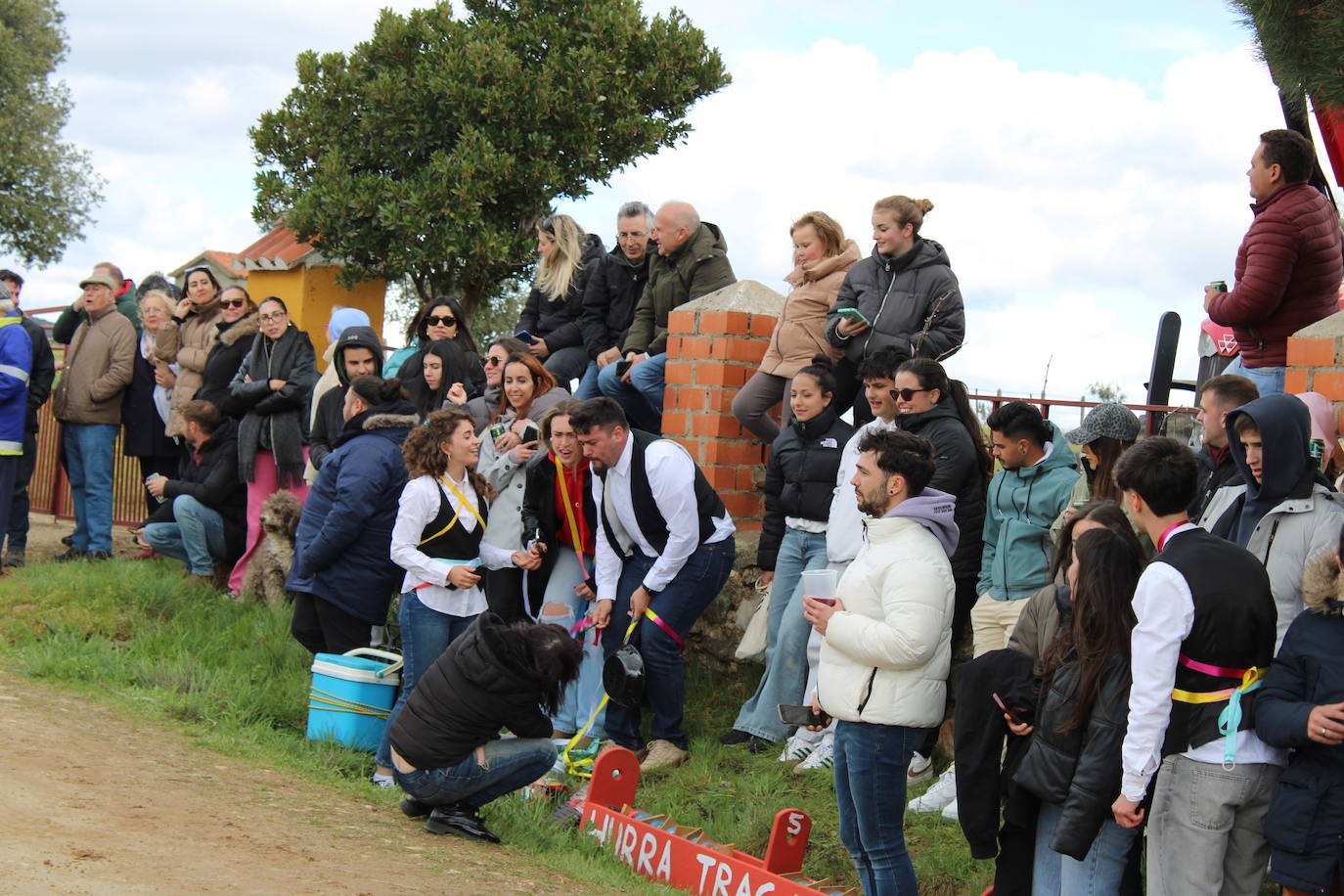 Los quintos de Cespedosa de Tormes celebran la carrera de cintas