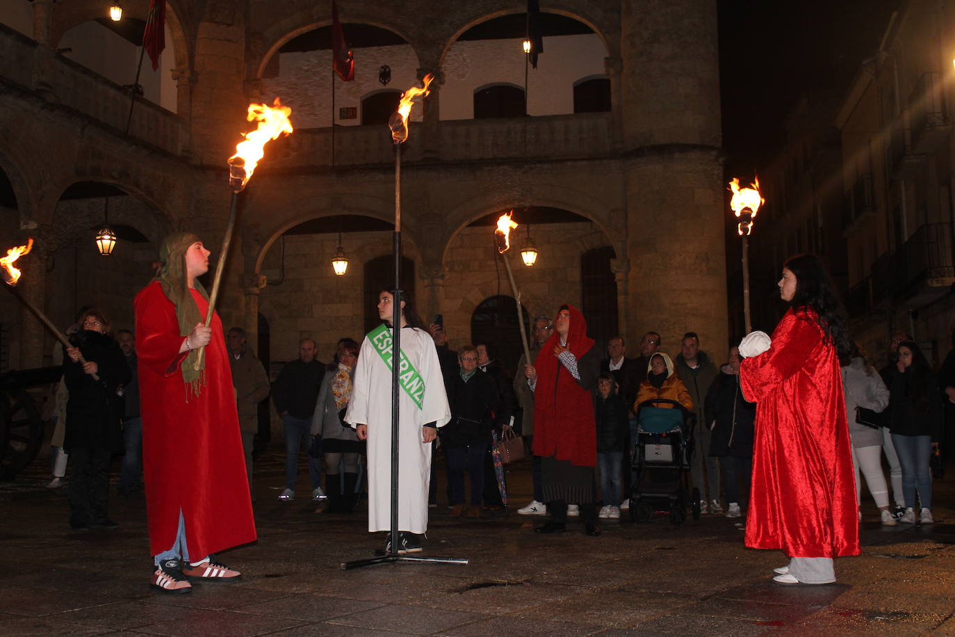 Ciudad Rodrigo saca a procesionar por primera vez su Sábana Santa